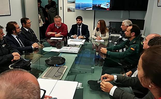 Gabinete de crisis ante la llegada de pateras con el Delegado, el presidente de la Región López-Miras y la alcaldesa de Cartagena