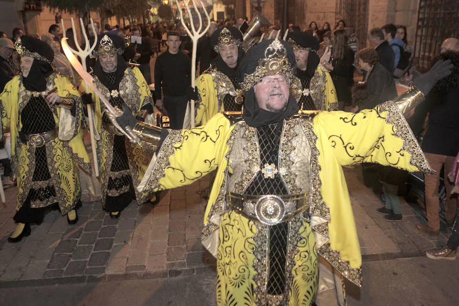 Un millar de figurantes recrean 775 años de historia de la Lorca medieval desfilando por primera vez por Lope Gisbert.