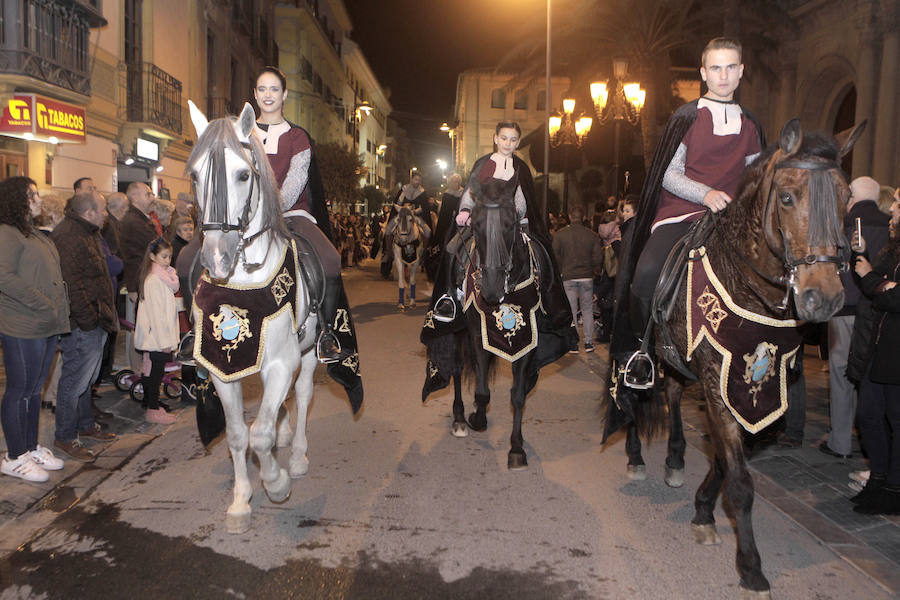 Un millar de figurantes recrean 775 años de historia de la Lorca medieval desfilando por primera vez por Lope Gisbert.