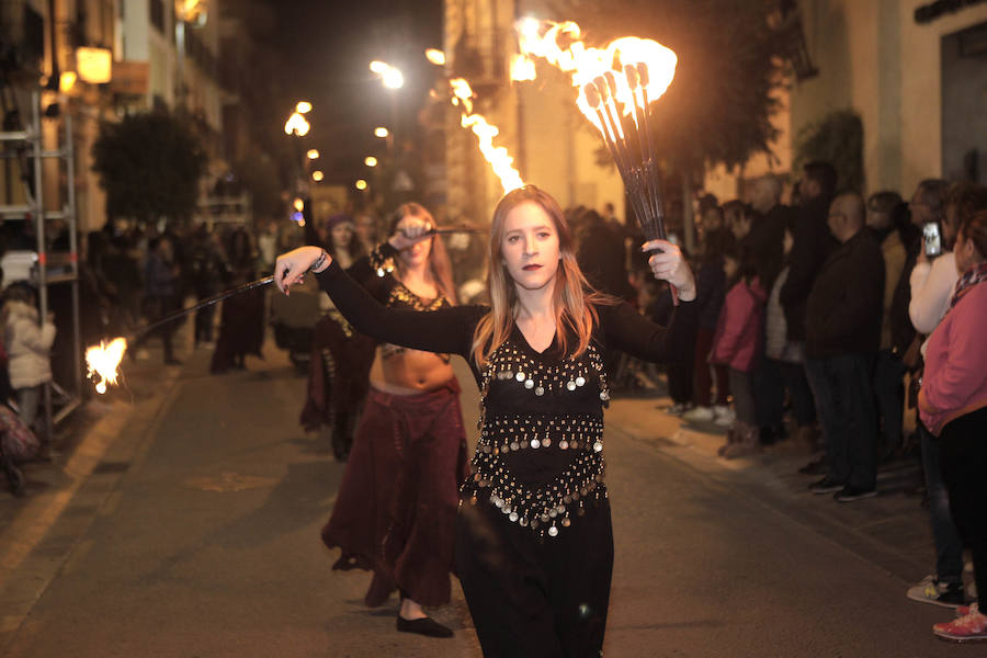 Un millar de figurantes recrean 775 años de historia de la Lorca medieval desfilando por primera vez por Lope Gisbert.