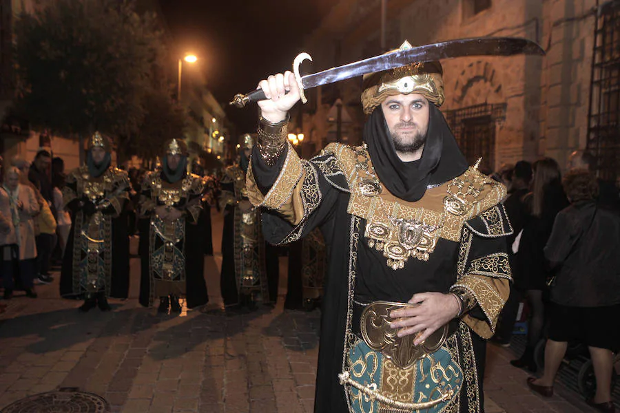 Un millar de figurantes recrean 775 años de historia de la Lorca medieval desfilando por primera vez por Lope Gisbert.