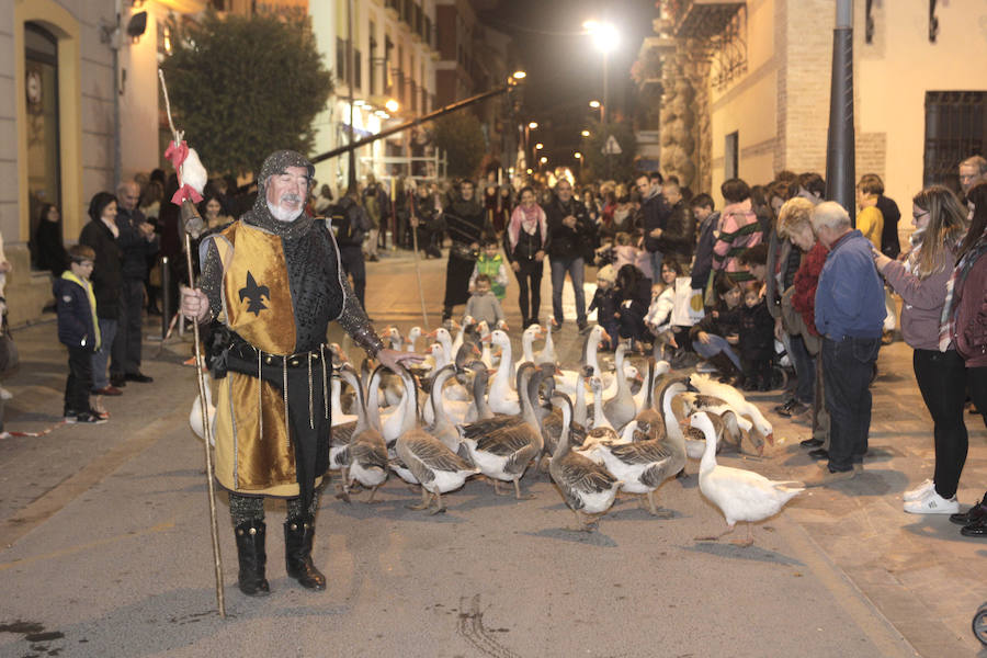 Un millar de figurantes recrean 775 años de historia de la Lorca medieval desfilando por primera vez por Lope Gisbert.