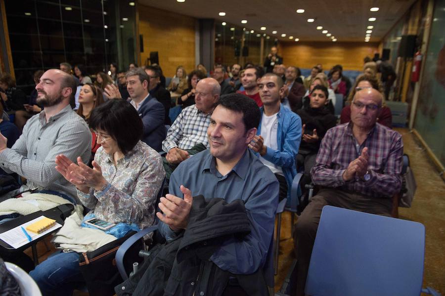 La chef María José Martínez, del restaurante Lienzo, imprime aires mediterráneos a sus creaciones en la sala de ponencias del congreso