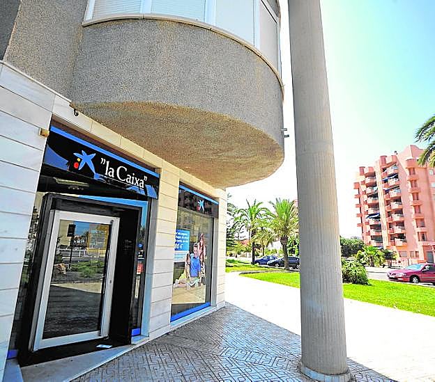 Sucursal de La Caixa en La Manga, en una foto de archivo.