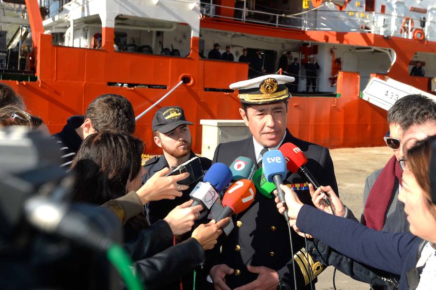 El buque de investigación oceanográfica 'Hespérides' zarpó este viernes desde el Arsenal Militar de Cartagena para emprender una campaña antártica, que se desarrollará hasta finales del próximo mes de mayo. Durante los próximos seis meses, será plataforma para tres proyectos de investigación y dará soporte técnico a otros catorce que realizarán científicos españoles en aguas australes, así como en las bases que España tiene en el continente helado.