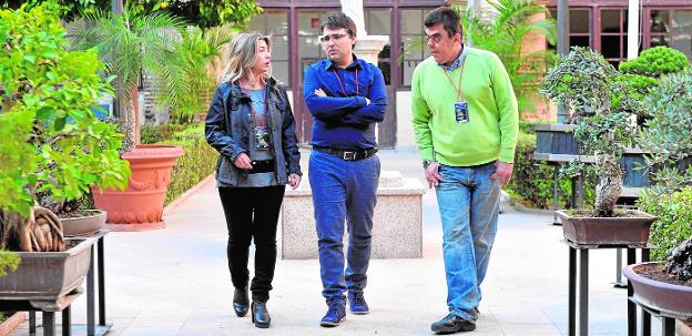 Victoria Vivanco, Antonio Jesús López y Juan José Prieto, tres de los participantes en el Congreso de Enfermedades Raras, ayer en la UCAM.