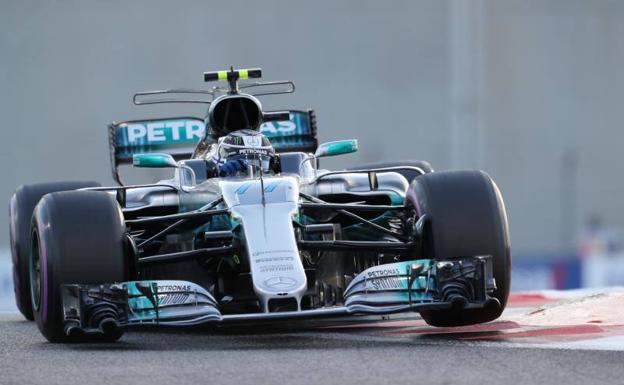 Valteri Bottas saldrá como líder en Yas Marina. 