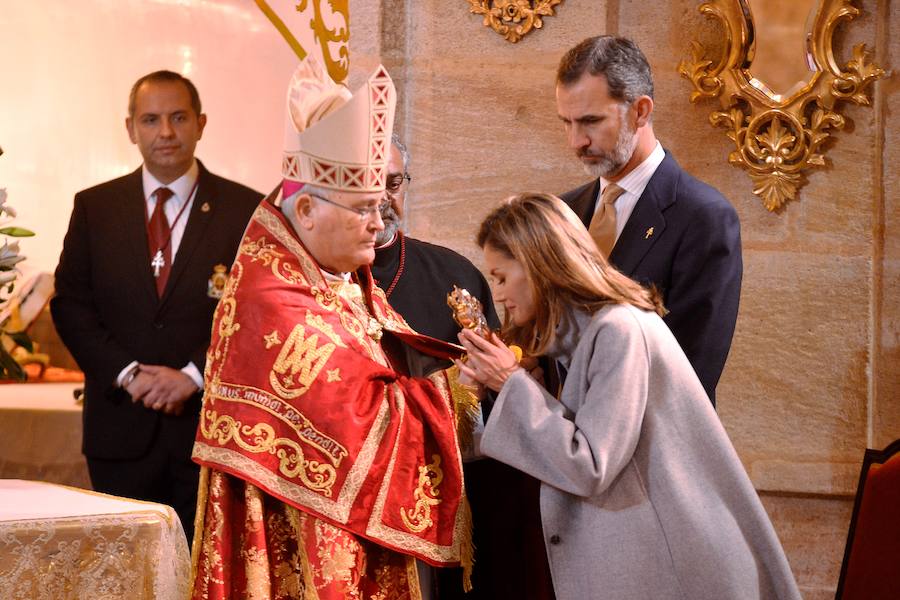 Don Felipe y Doña Letizia el Santuario de la Vera Cruz y la exposición 'Signum' en la iglesia de la Compañía de Jesús