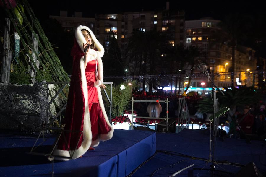 Ruth Lorenzo brilla con luz propia durante una celebración que ha culminado con un colorido espectáculo pirotécnico y el encendido de un árbol de 40 metros, compuesto por 60.000 bombillas