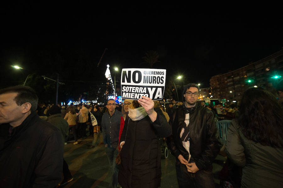 Ruth Lorenzo brilla con luz propia durante una celebración que ha culminado con un colorido espectáculo pirotécnico y el encendido de un árbol de 40 metros, compuesto por 60.000 bombillas