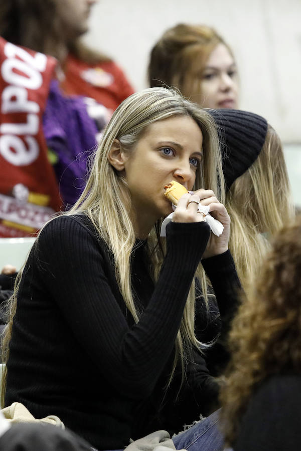 El conjunto de Duda resuelve en los últimos minutos el choque en el que celebró sus mil partidos