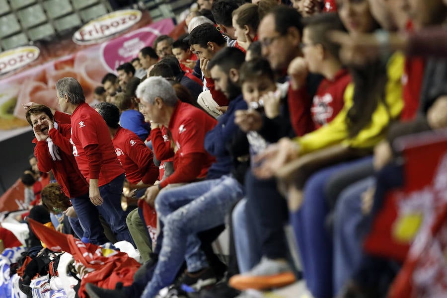 El conjunto de Duda resuelve en los últimos minutos el choque en el que celebró sus mil partidos