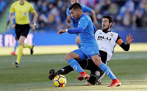 Ángel Rodríguez, ante Dani Parejo.