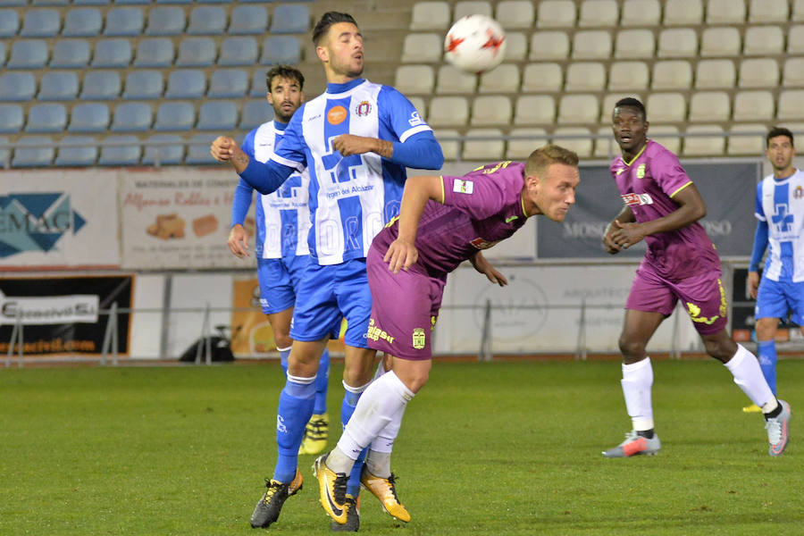 Un tanto de penalti de Chavero en el minuto 90 le da tres puntos muy necesarios ante el Lorca Deportiva al equipo de Monteagudo