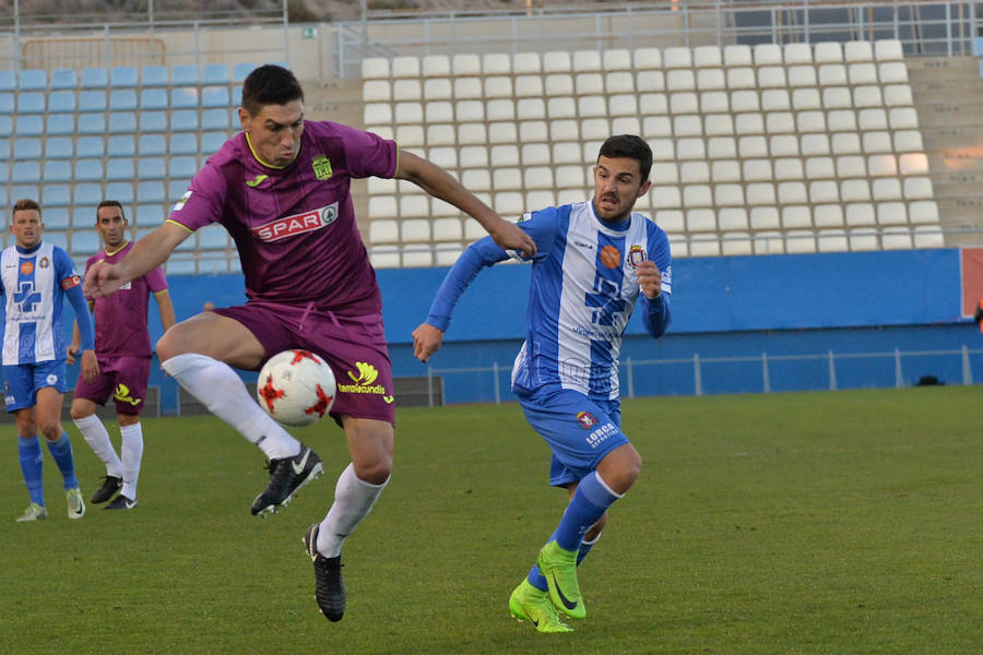 Un tanto de penalti de Chavero en el minuto 90 le da tres puntos muy necesarios ante el Lorca Deportiva al equipo de Monteagudo