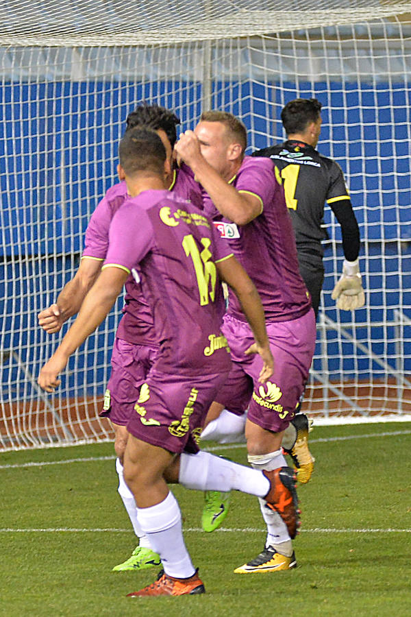 Un tanto de penalti de Chavero en el minuto 90 le da tres puntos muy necesarios ante el Lorca Deportiva al equipo de Monteagudo