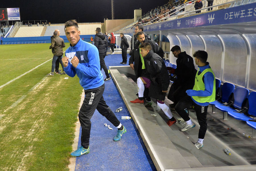 Un tanto de penalti de Chavero en el minuto 90 le da tres puntos muy necesarios ante el Lorca Deportiva al equipo de Monteagudo