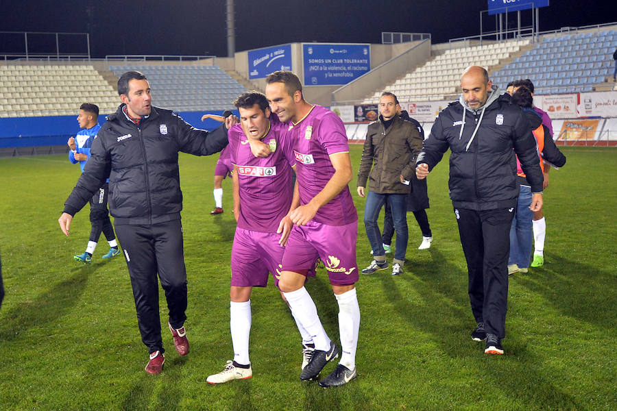 Un tanto de penalti de Chavero en el minuto 90 le da tres puntos muy necesarios ante el Lorca Deportiva al equipo de Monteagudo