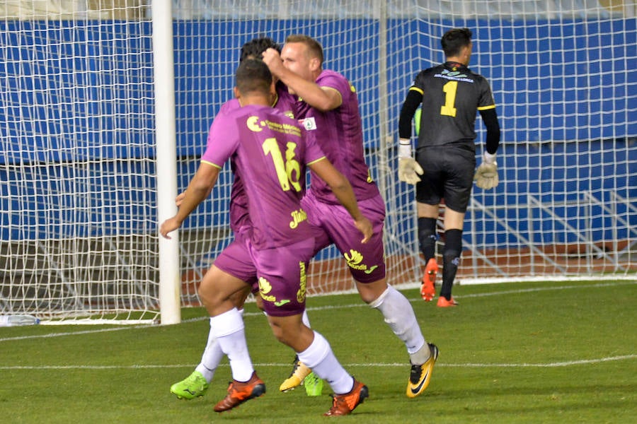 Un tanto de penalti de Chavero en el minuto 90 le da tres puntos muy necesarios ante el Lorca Deportiva al equipo de Monteagudo