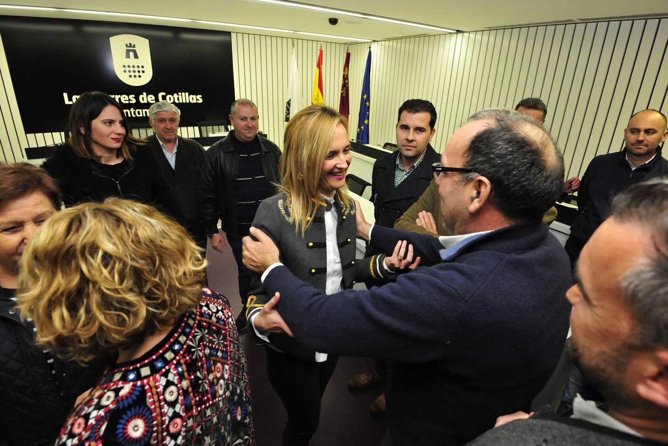La edil no adscrita Maria Ángeles García decidió abstenerse en el Pleno, los que facilitó el relevo en la alcaldía para el PP sin ningún sobresalto