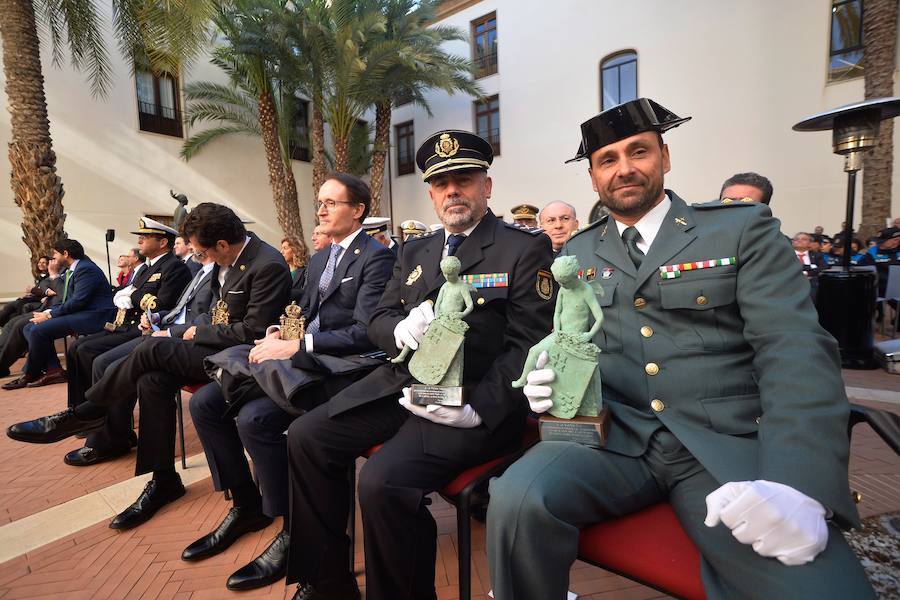 El presidente regional, Fernando López Miras, aseguró este martes, durante el acto de conmemoración del Día de a Constitución , que "mi compromiso es seguir defendiendo y mejorando" la Carta Magna. Para ello abogó "por el espíritu del 78" y por los "consensos". López Miras subrayó que "ningún español es mejor que otro por haber nacido en una u otra Comunidad Autónoma".