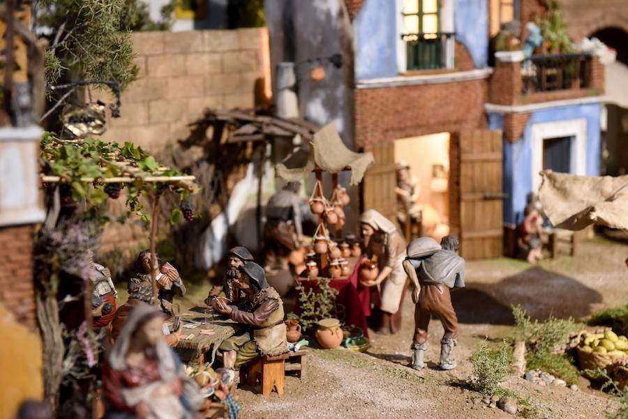 La coral Discantus pone la nota musical a su apertura, que este año es de estilo costumbrista y está ambientado en la ciudad y la huerta del siglo XIX