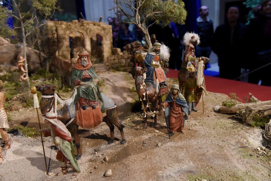 La coral Discantus pone la nota musical a su apertura, que este año es de estilo costumbrista y está ambientado en la ciudad y la huerta del siglo XIX