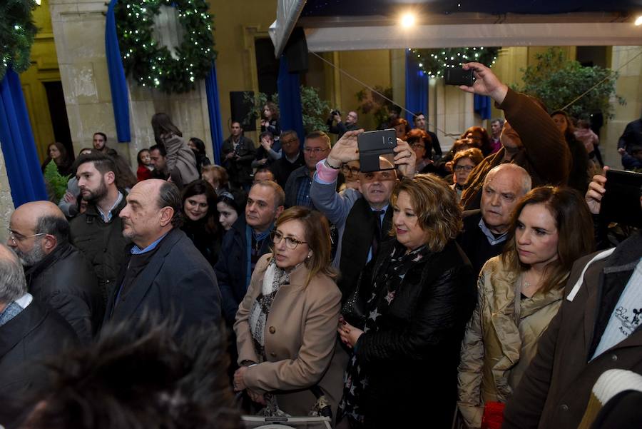 La coral Discantus pone la nota musical a su apertura, que este año es de estilo costumbrista y está ambientado en la ciudad y la huerta del siglo XIX