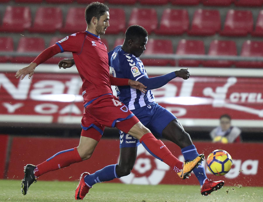 A pesar de ser superior a su rival, los de Curro Torres no supieron aprovechar sus ocasiones y se hunden en los puestos de descenso