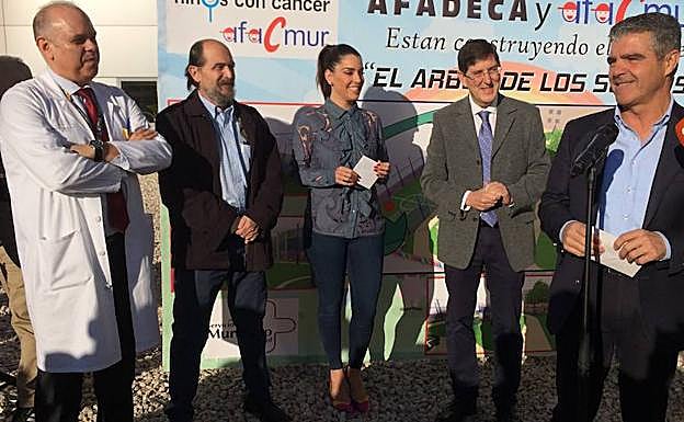 Ángel Baeza, Francisco Palazón, Ruth Lorenzo, Manuel Villegas y Óscar Pérez, este martes, en el acto de colocación de la primera piedra.