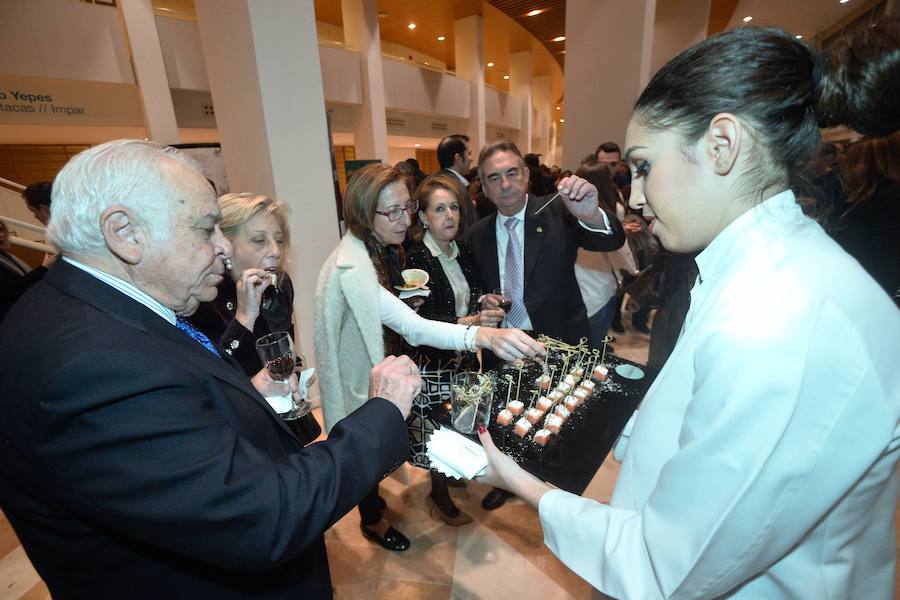 Después de la entrega de premios, los invitados disfrutaron de una agradable velada, en la que no podía faltar la comida y la bebida. 