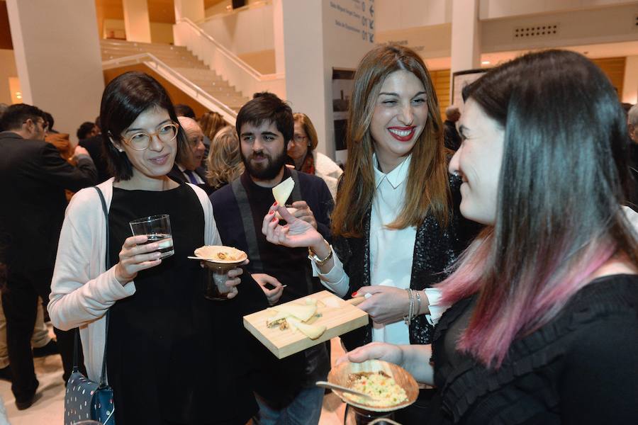 Después de la entrega de premios, los invitados disfrutaron de una agradable velada, en la que no podía faltar la comida y la bebida. 