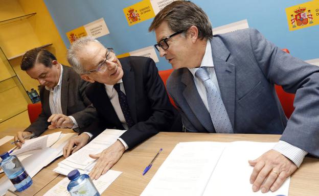 Miguel Ródenas y Francisco Jódar, este viernes, en la reunión de la CHS.