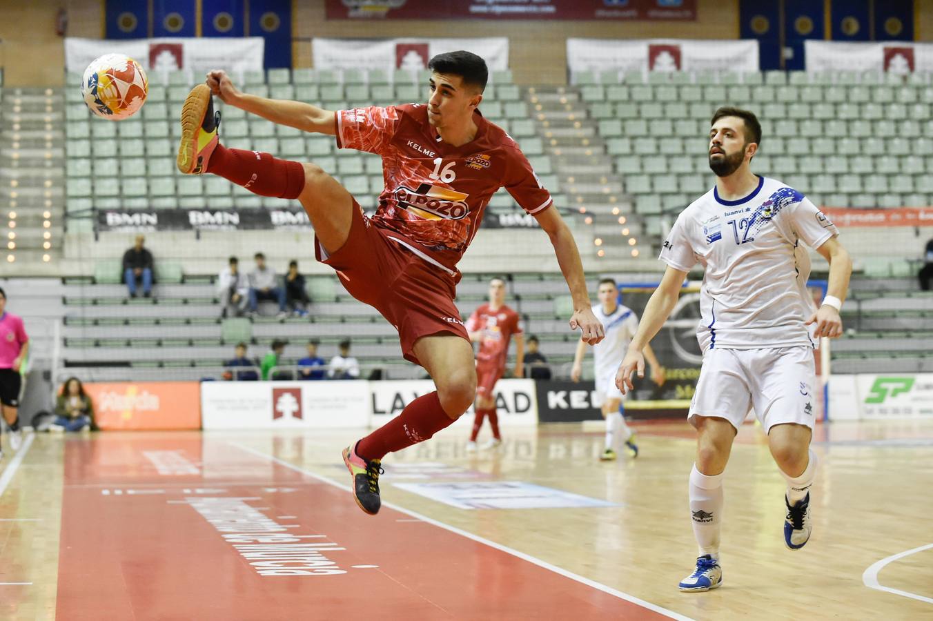 Con los ecos del 12-1 al Naturpellet Segovia, ElPozo se presentó este viernes de nuevo en casa, ante unos aficionados que volvieron a demostrar que los partidos contra los rivales de la zona baja no les atraen