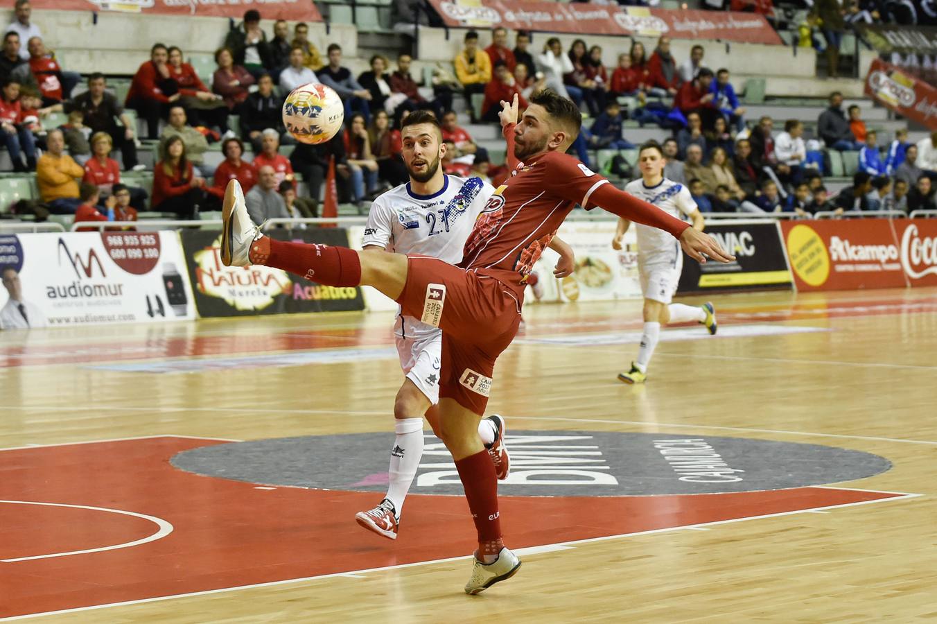 Con los ecos del 12-1 al Naturpellet Segovia, ElPozo se presentó este viernes de nuevo en casa, ante unos aficionados que volvieron a demostrar que los partidos contra los rivales de la zona baja no les atraen