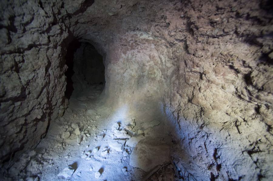 Un recorrido por el languideciente imperio minero tras la huella de su pasado romano, su arquitectura civil e industrial, y respirar su naturaleza