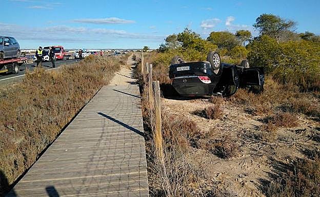 Uno de los coches implicados en el accidente de San Pedro del Pinatar. 
