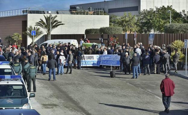 Concentración de los regantes en Torrevieja. 