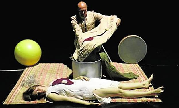 Los artistas Dómix Garrido y Ela Hernández.