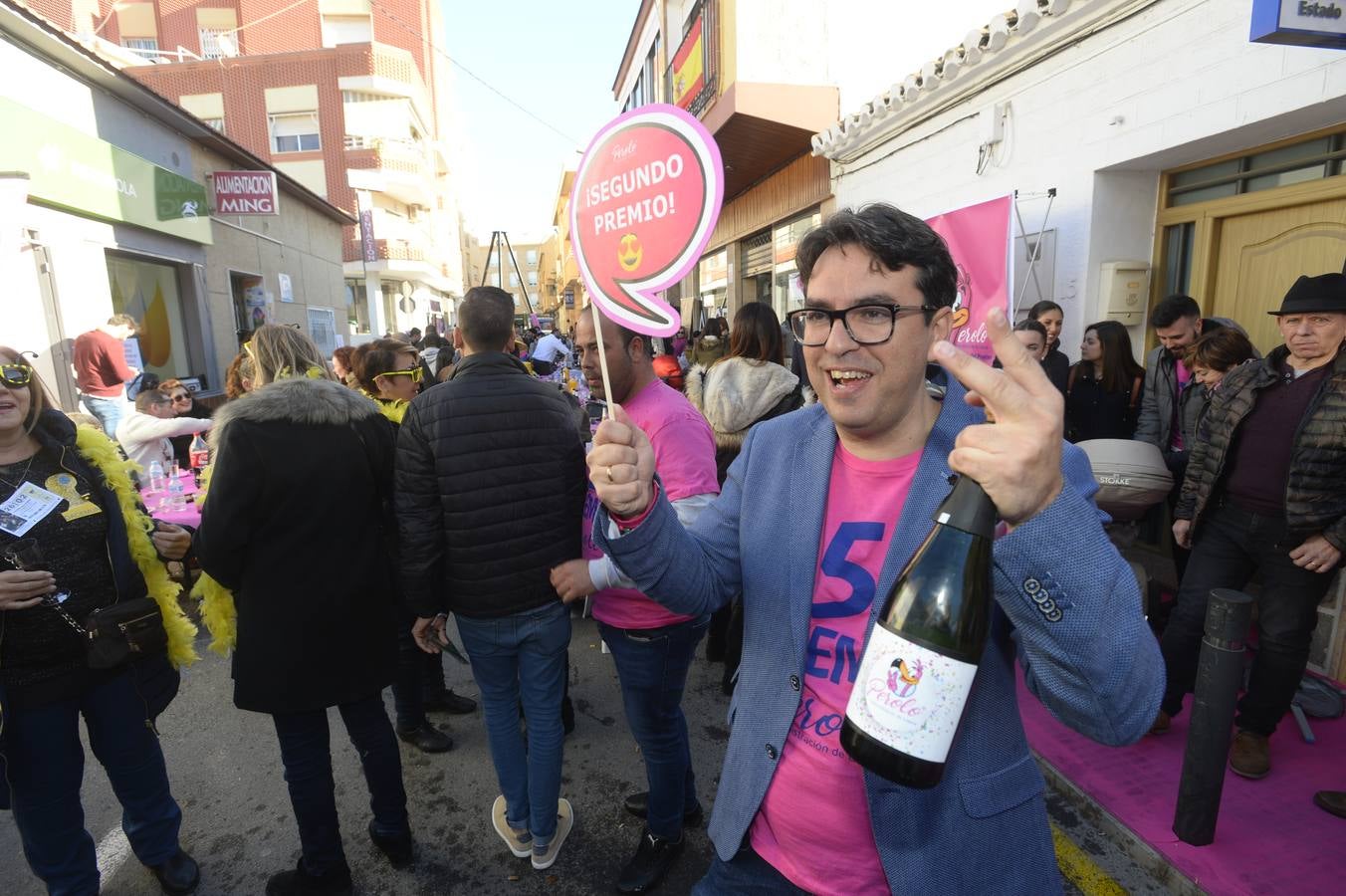 Celebración en la administración El Perolo, de San Pedro del Pinatar, donde se vendieron 12 décimos de El Gordo, entre otros premios.