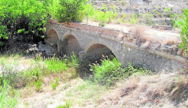 Puente del río en la pedanía de El Niño de Mula, que se pretende poner en valor.