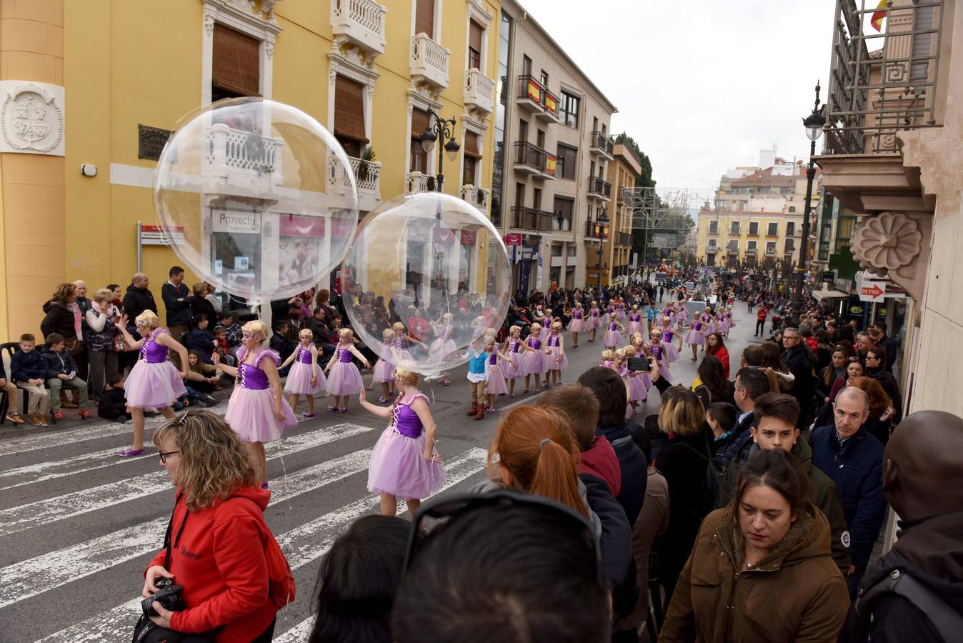 En el acto también fueron protagonistas varios grupos de niños de las academias de baile de la capital y algunos de los dibujos animados más populares