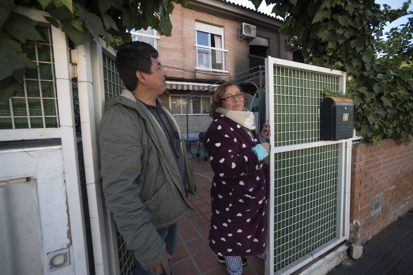 Las llamas se iniciaron poco antes de las tres de la madrugada y otras dos mujeres de de 27 y 19 años han sido trasladadas a La Arrixaca para su valoración