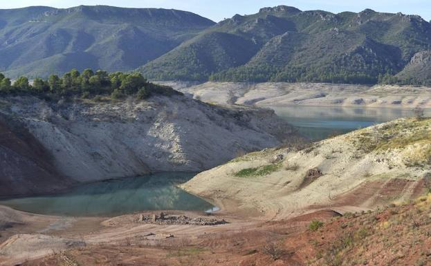 El embalse del Cenaje, durante el pasado mes de noviembre. 