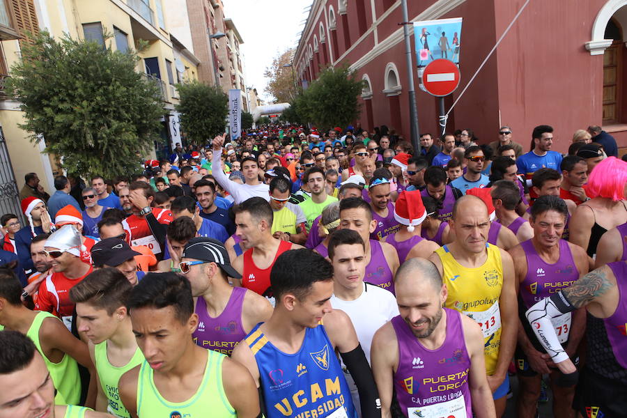 Cerca de mil corredores se han dado cita en la carrera que ha despedido el año en Lorca