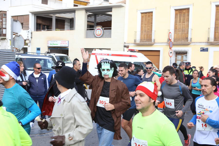 Cerca de mil corredores se han dado cita en la carrera que ha despedido el año en Lorca