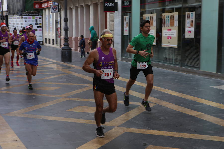 Cerca de mil corredores se han dado cita en la carrera que ha despedido el año en Lorca