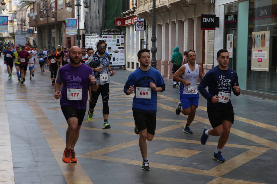 Cerca de mil corredores se han dado cita en la carrera que ha despedido el año en Lorca