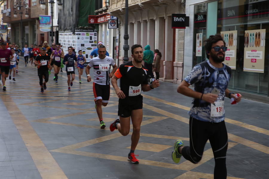 Cerca de mil corredores se han dado cita en la carrera que ha despedido el año en Lorca