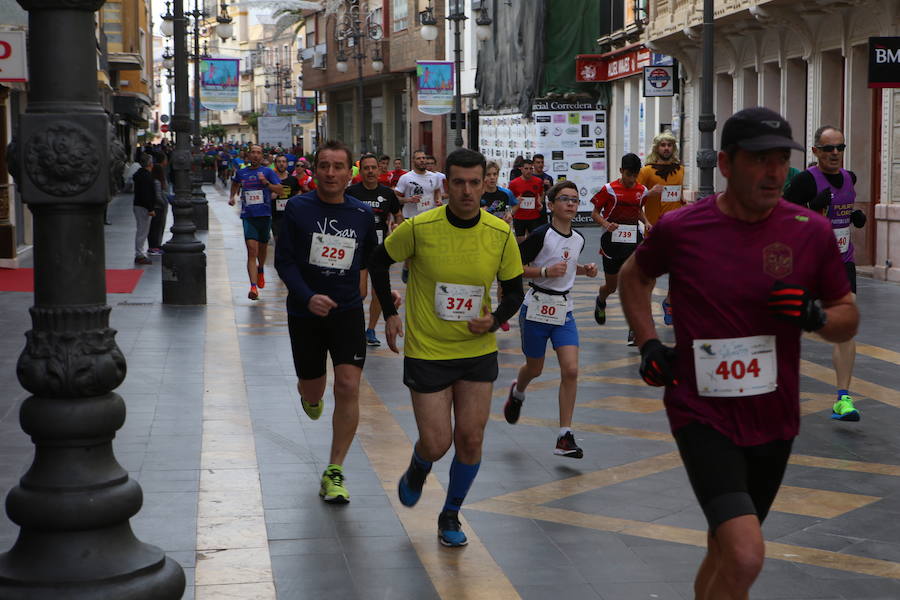 Cerca de mil corredores se han dado cita en la carrera que ha despedido el año en Lorca